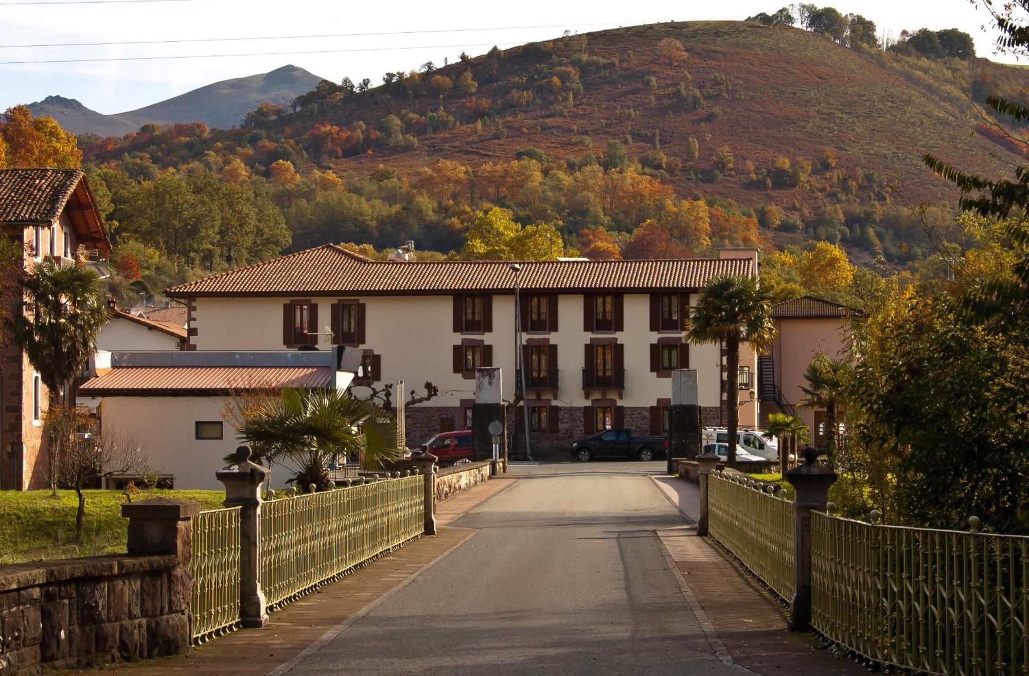 Hotel Urgain Oronoz-Mugaire Exterior foto